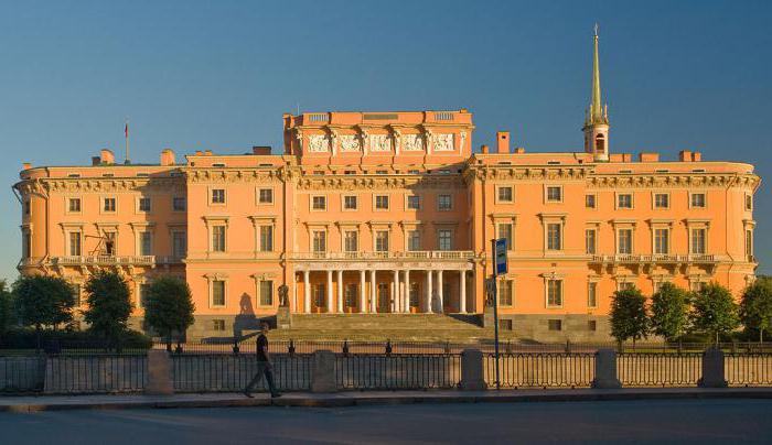 Museu Mikhailovsky Castle em São Petersburgo