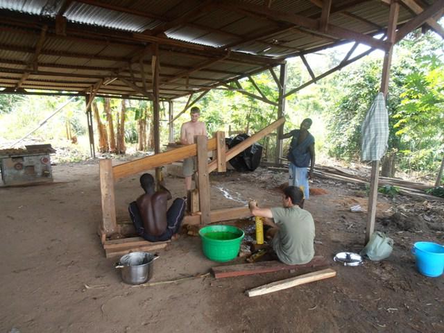 equipamento para a produção de briquetes de serragem em casa