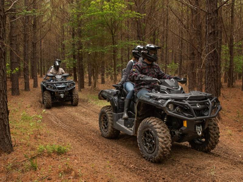 Leute auf ATVs