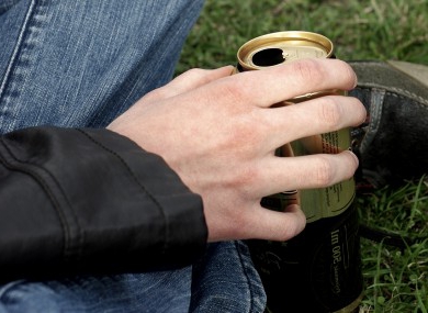 an öffentlichen Orten Alkohol trinken