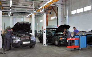 Auto-Service-Mitarbeiter