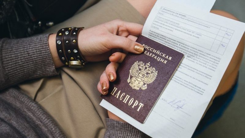 Existe uma penalidade por atrasar um passaporte da Federação Russa