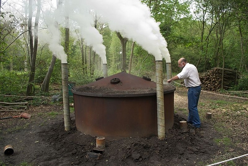 Holzkohlegeschäft