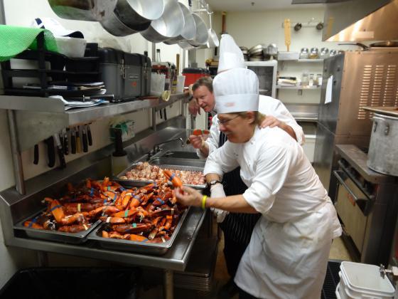 os deveres do cozinheiro na sala de jantar