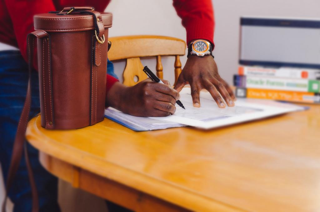 Os termos essenciais do contrato de agência incluem