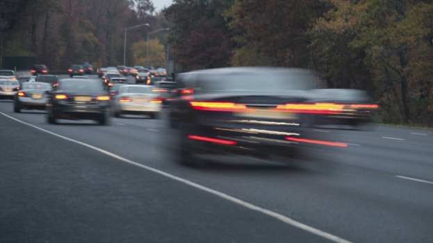 Gegenfahrbahn abstürzen