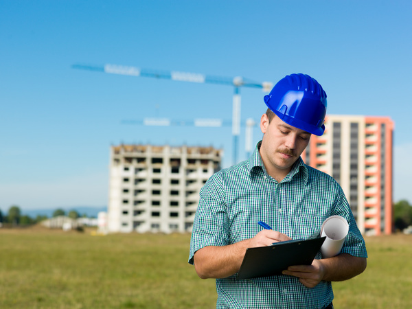 trabalho de supervisão técnica em construção