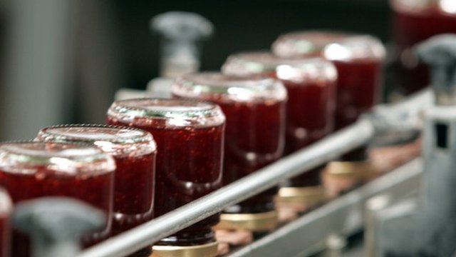 Himbeermarmelade Produktion