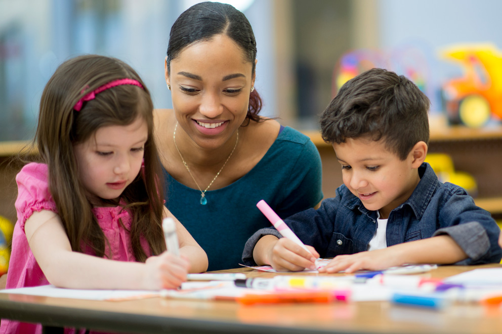 Kinder und Lehrer