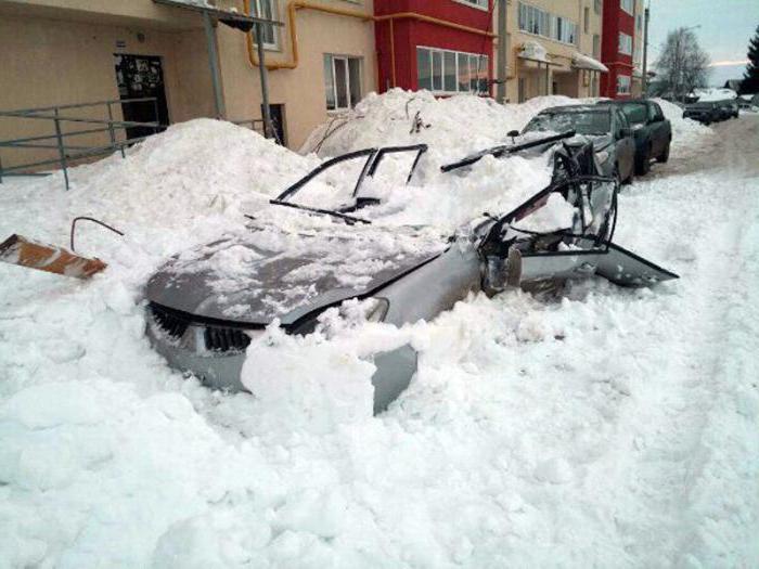 neve caiu no carro do telhado