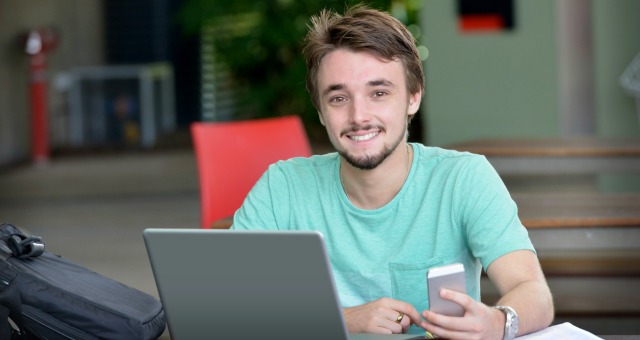 Wo bekomme ich einen Studentenausweis?