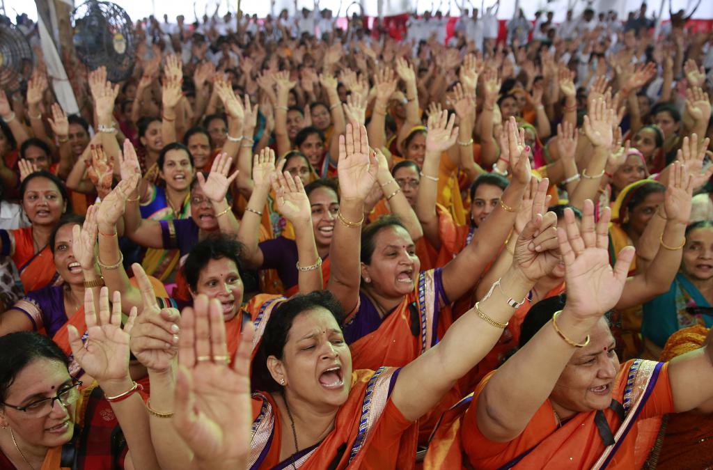 Grupo de mulheres religiosas na Índia